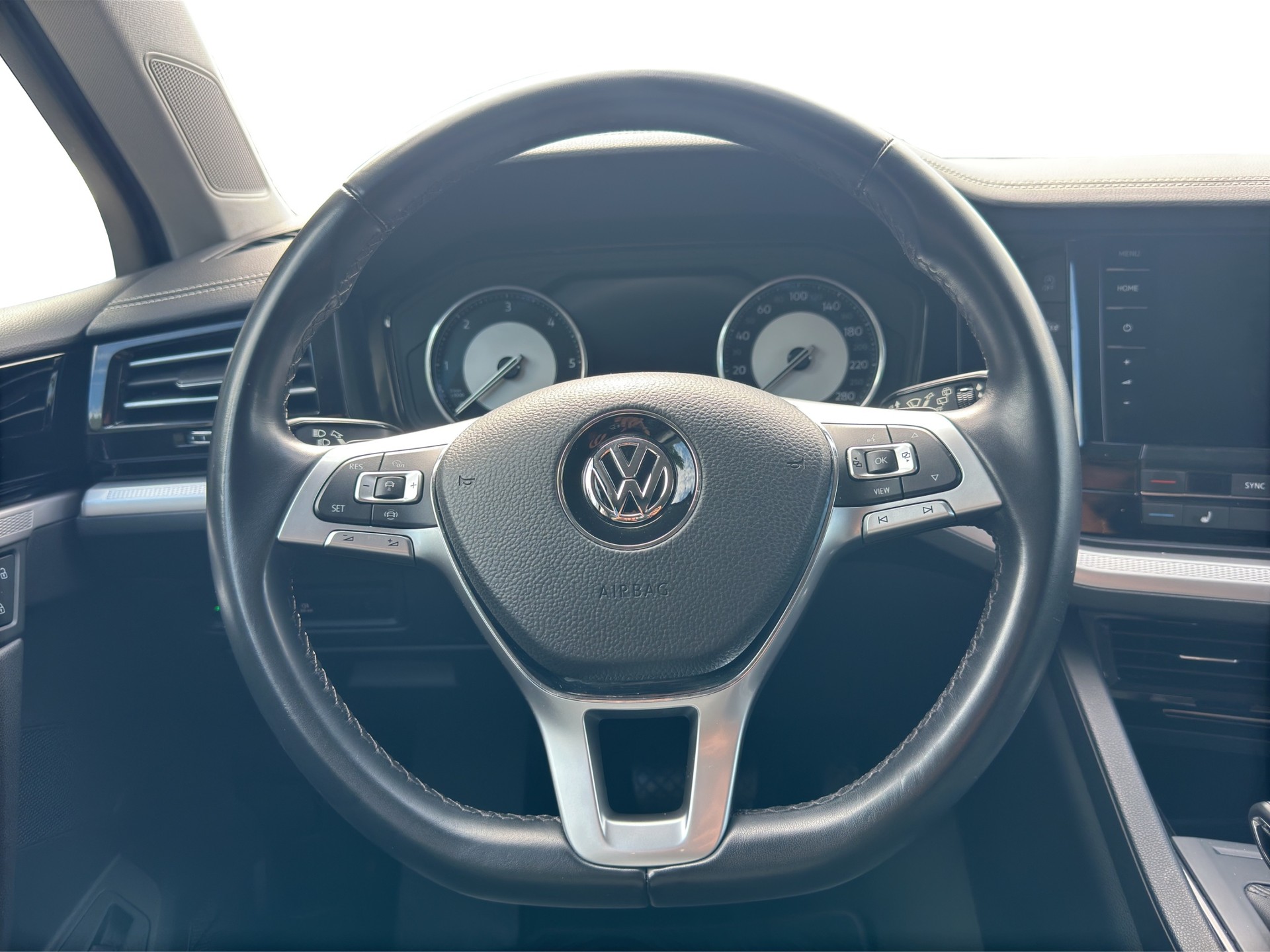 VW Touareg 3.0 TDI Tiptronic mit El-AHK-image-11