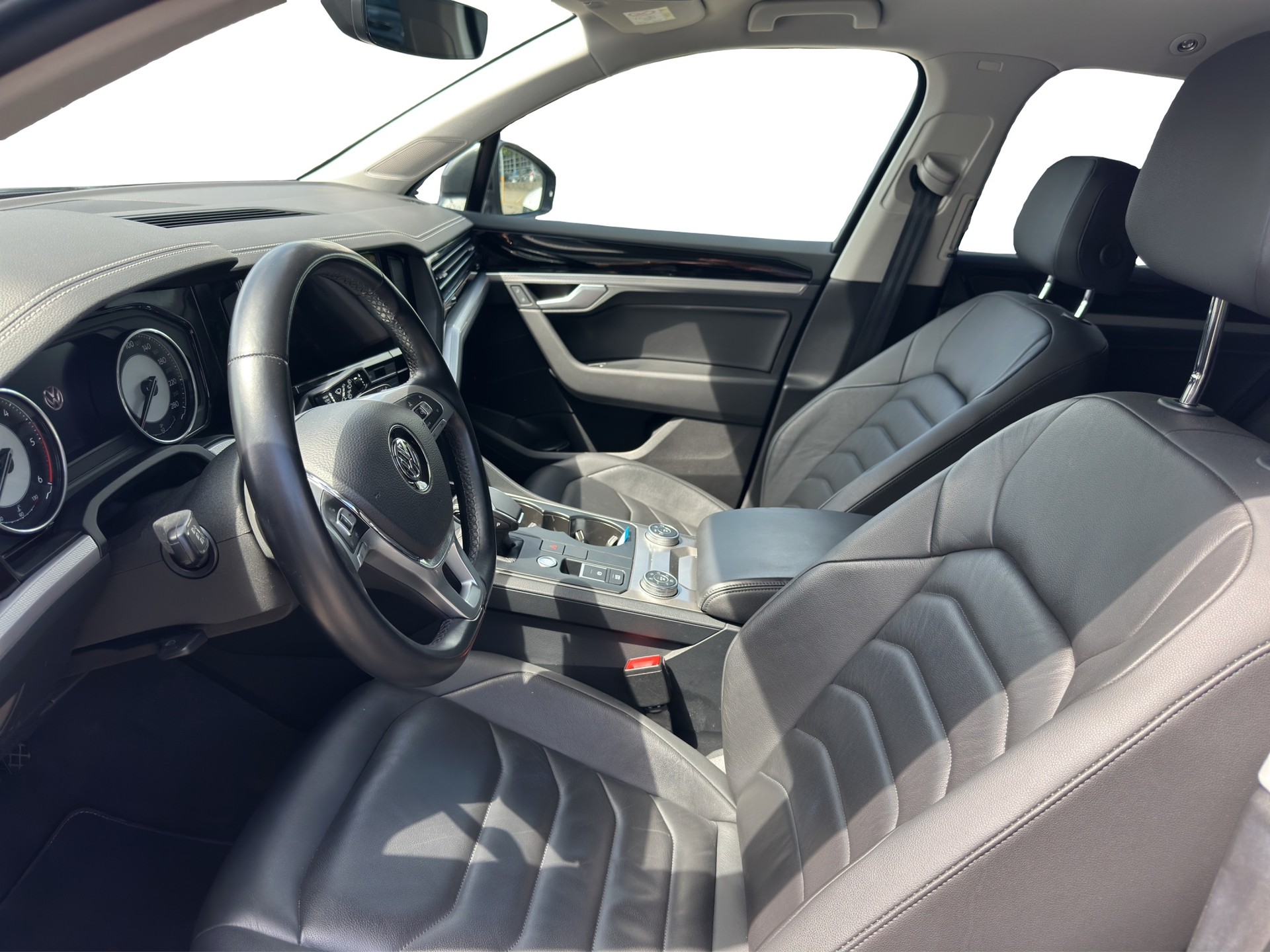 VW Touareg 3.0 TDI Tiptronic mit El-AHK-image-9