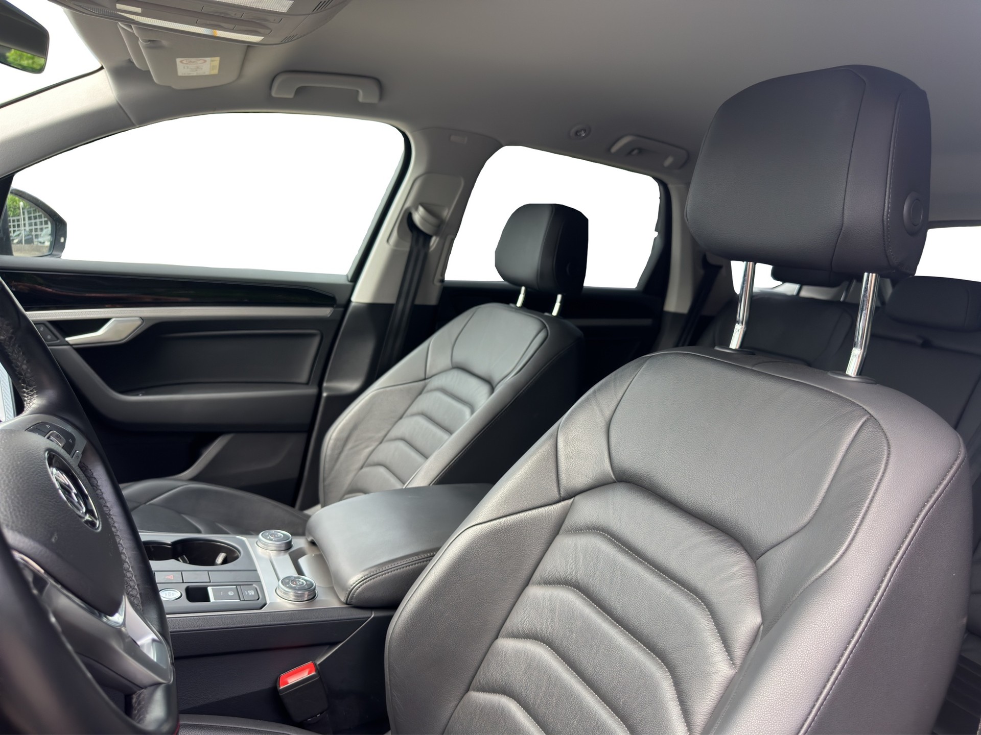 VW Touareg 3.0 TDI Tiptronic mit El-AHK-image-14
