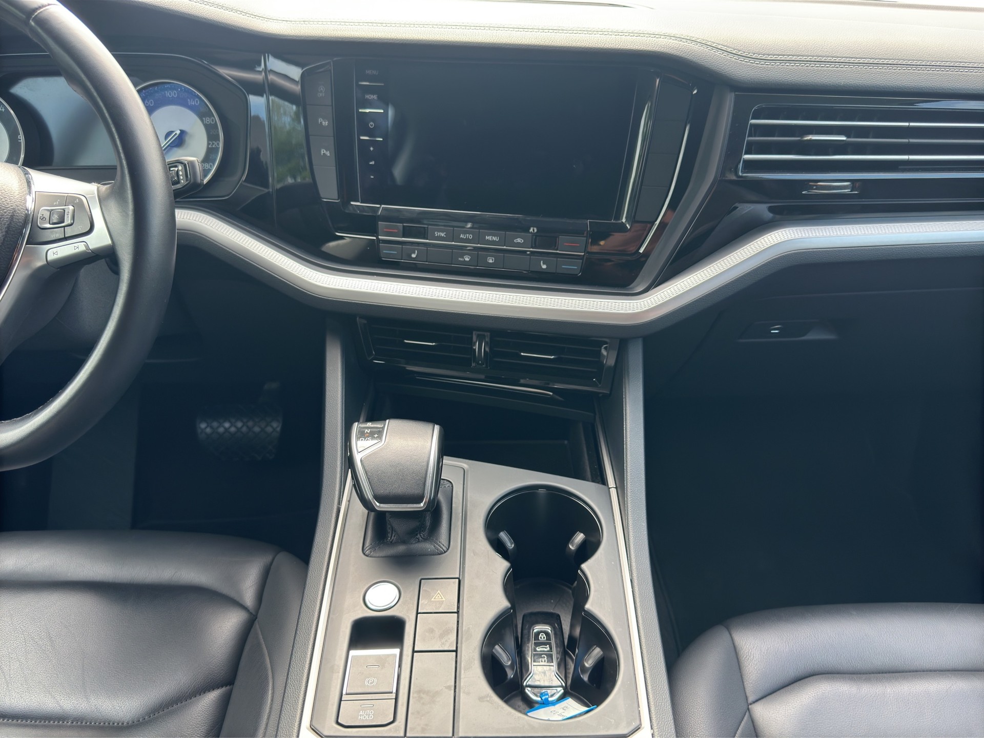 VW Touareg 3.0 TDI Tiptronic mit El-AHK-image-12