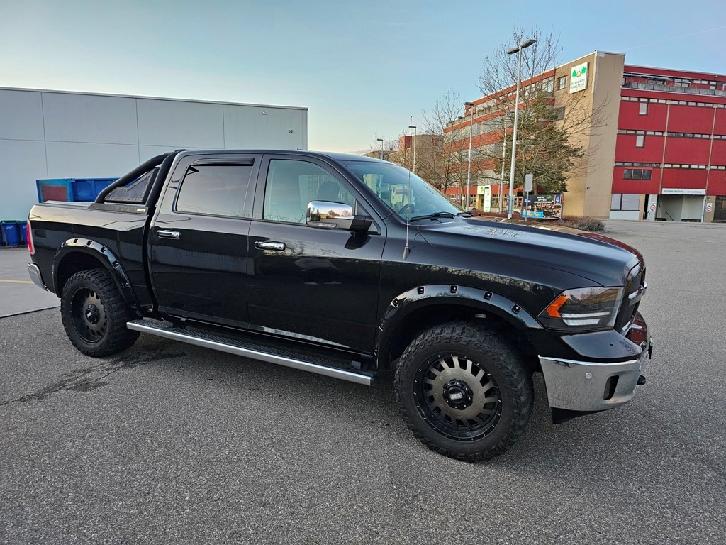 DODGE 1500 3.0 Ecodiesel CrewCab Laramie 4x4-image-9