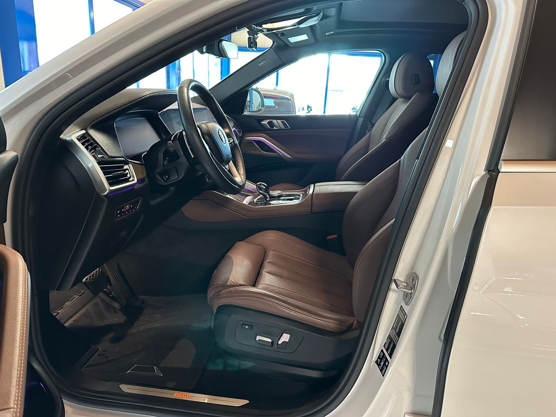 BMW X6 40i xDrive-image-10