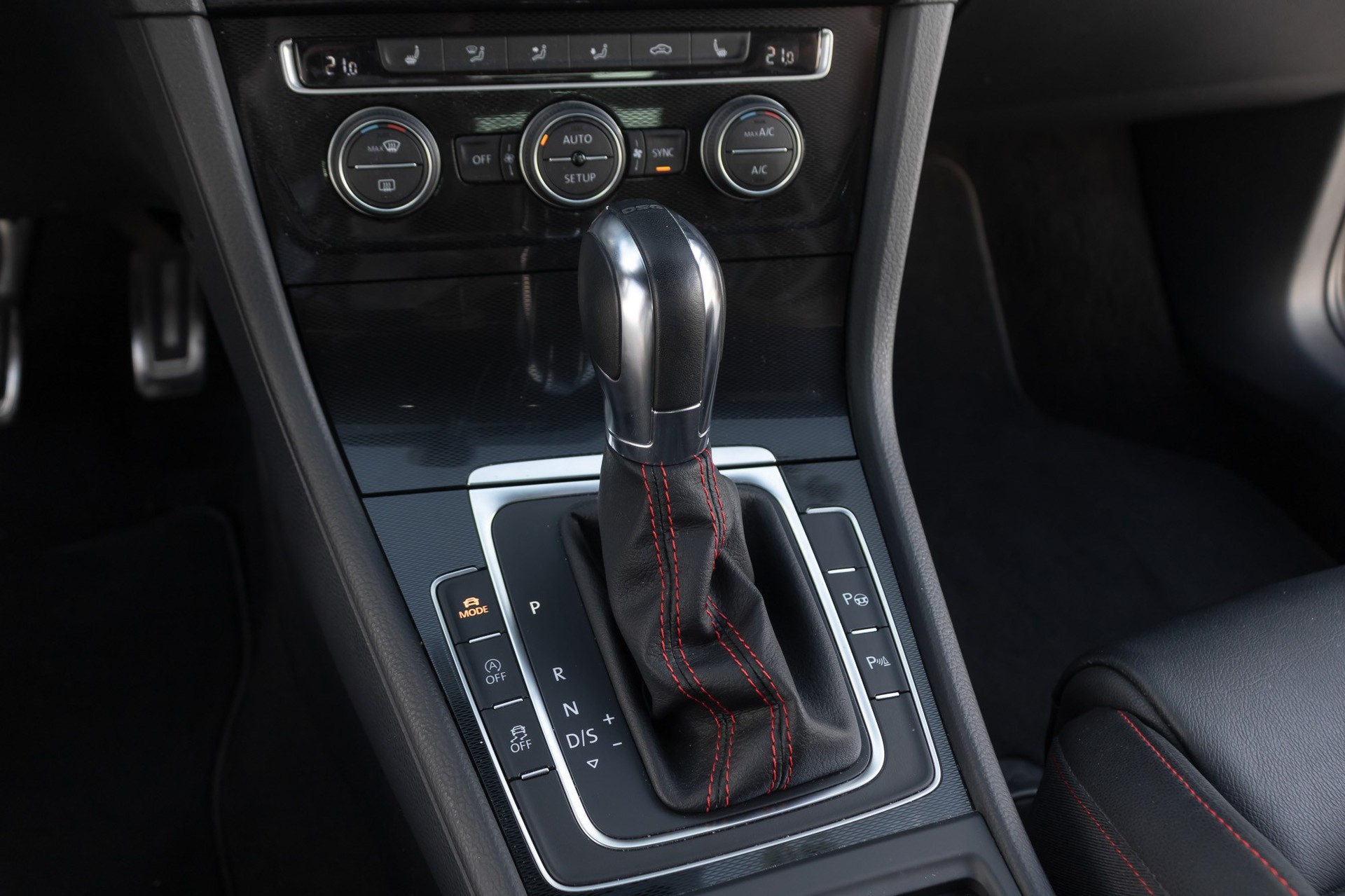 VW Golf 2.0 TSI GTI Performance DSG-image-10