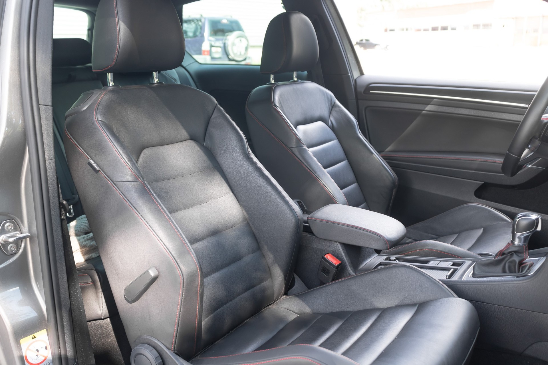 VW Golf 2.0 TSI GTI Performance DSG-image-6