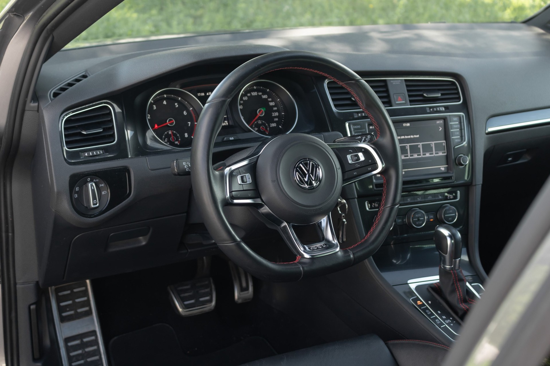 VW Golf 2.0 TSI GTI Performance DSG-image-4