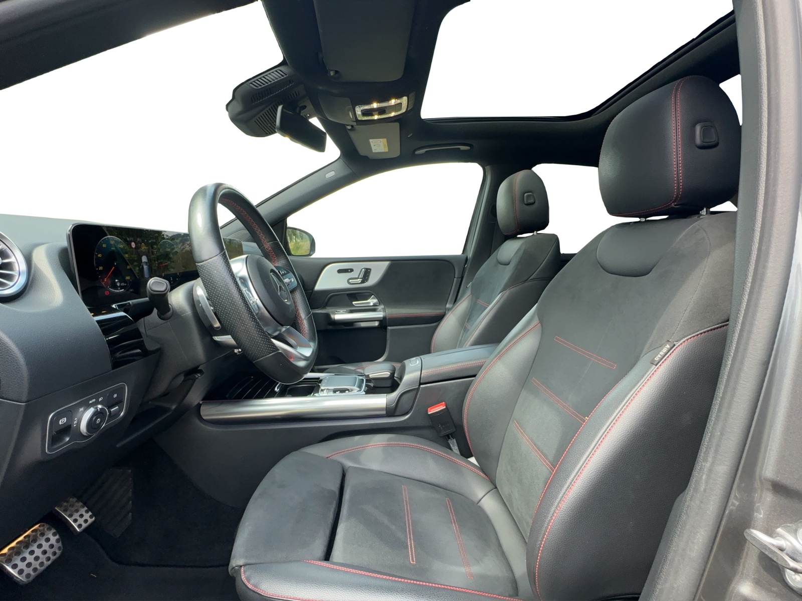 MERCEDES-BENZ B 200 d AMG Line-image-8
