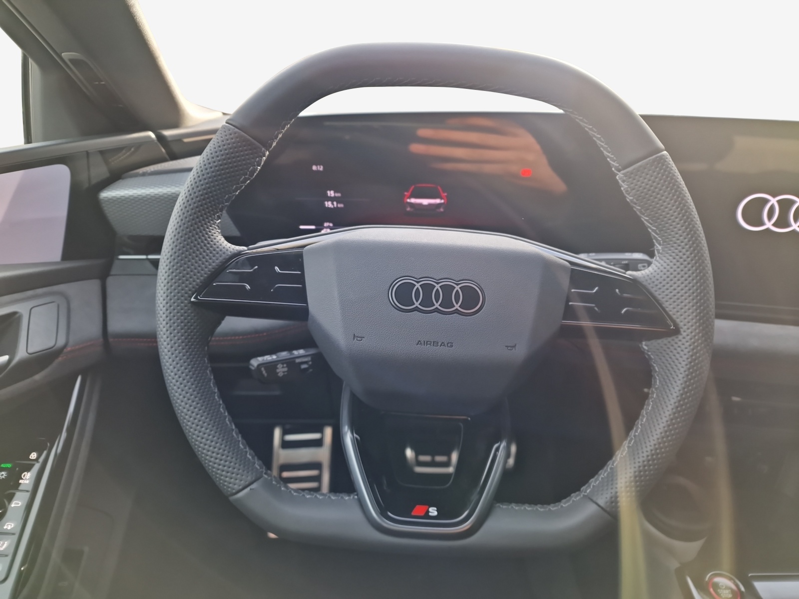 AUDI A6 Avant e-tron quattro-image-9