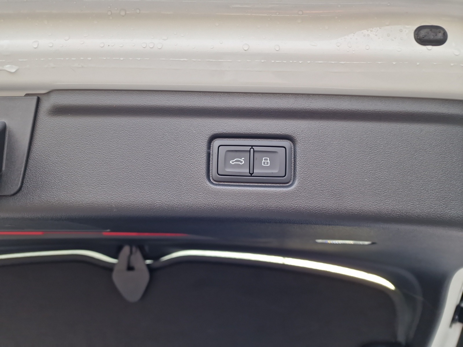 AUDI A6 Avant e-tron quattro-image-13