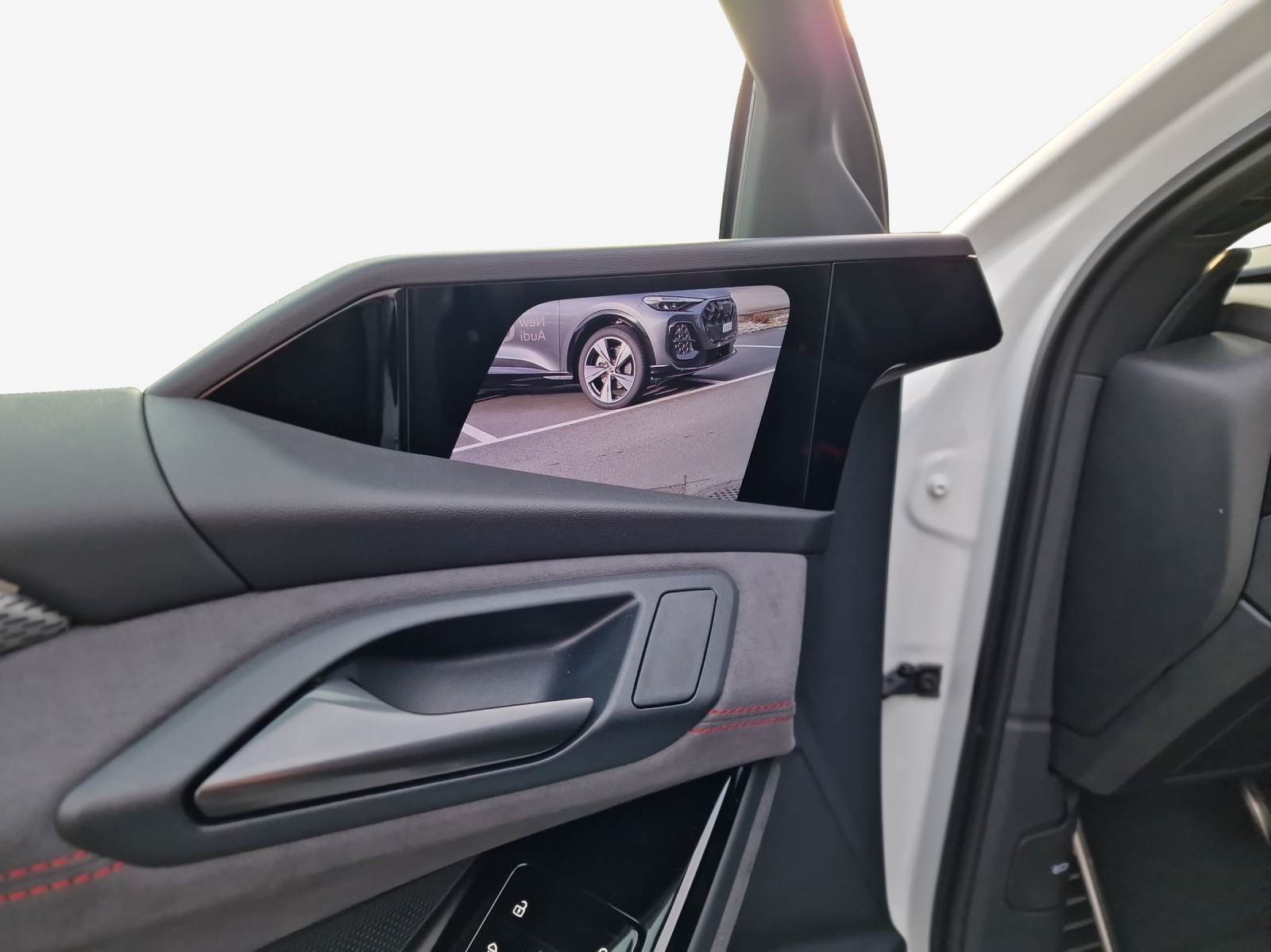 AUDI A6 Avant e-tron quattro-image-14