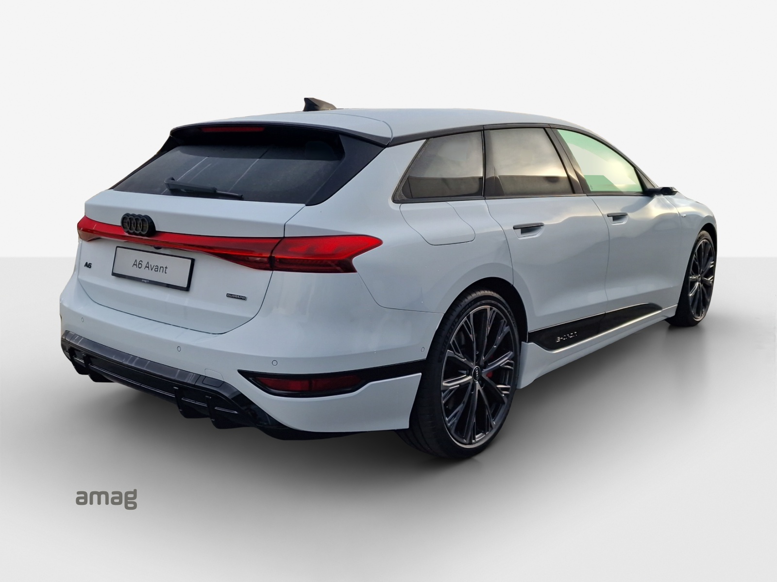 AUDI A6 Avant e-tron quattro-image-4