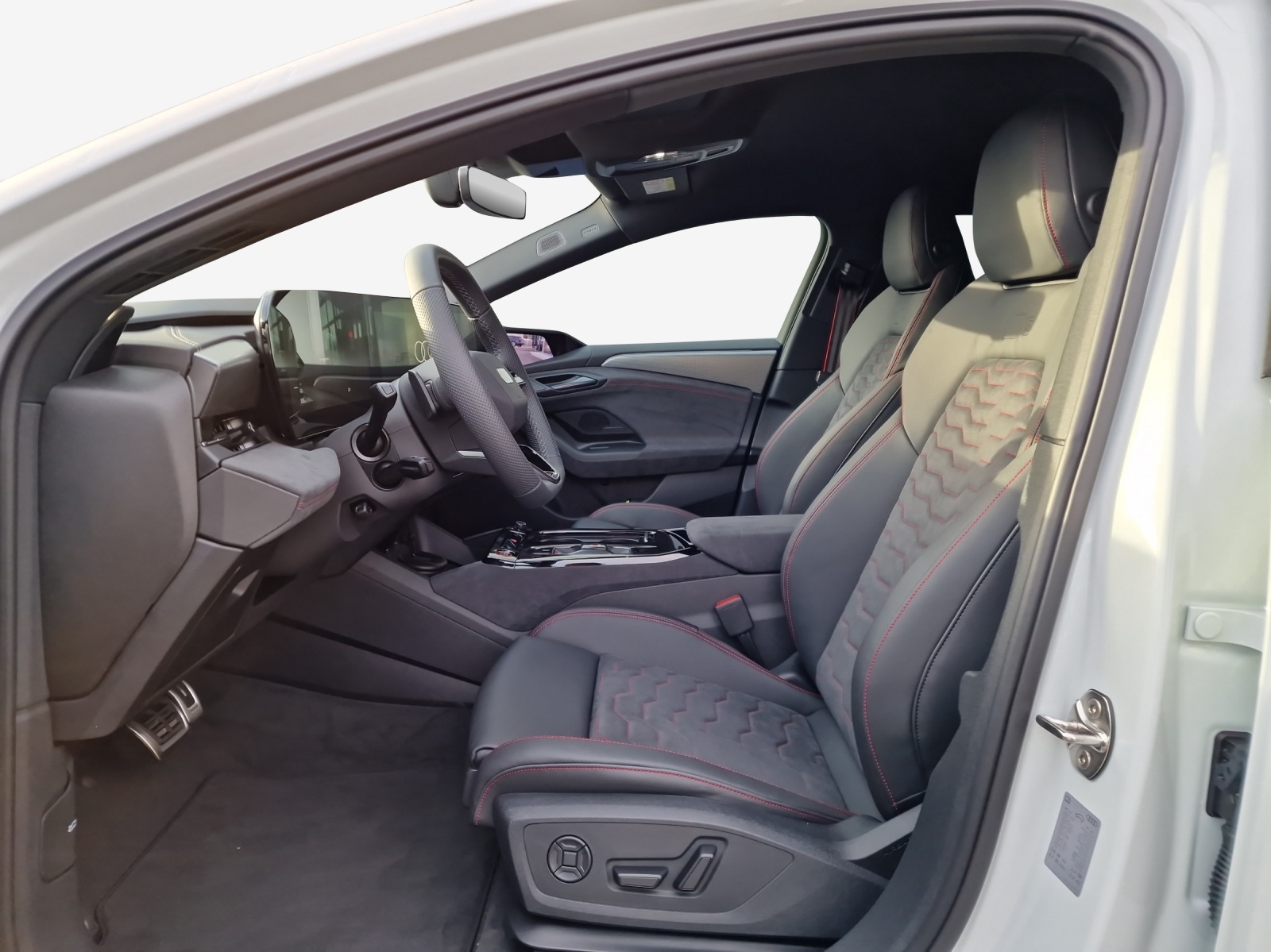 AUDI A6 Avant e-tron quattro-image-7
