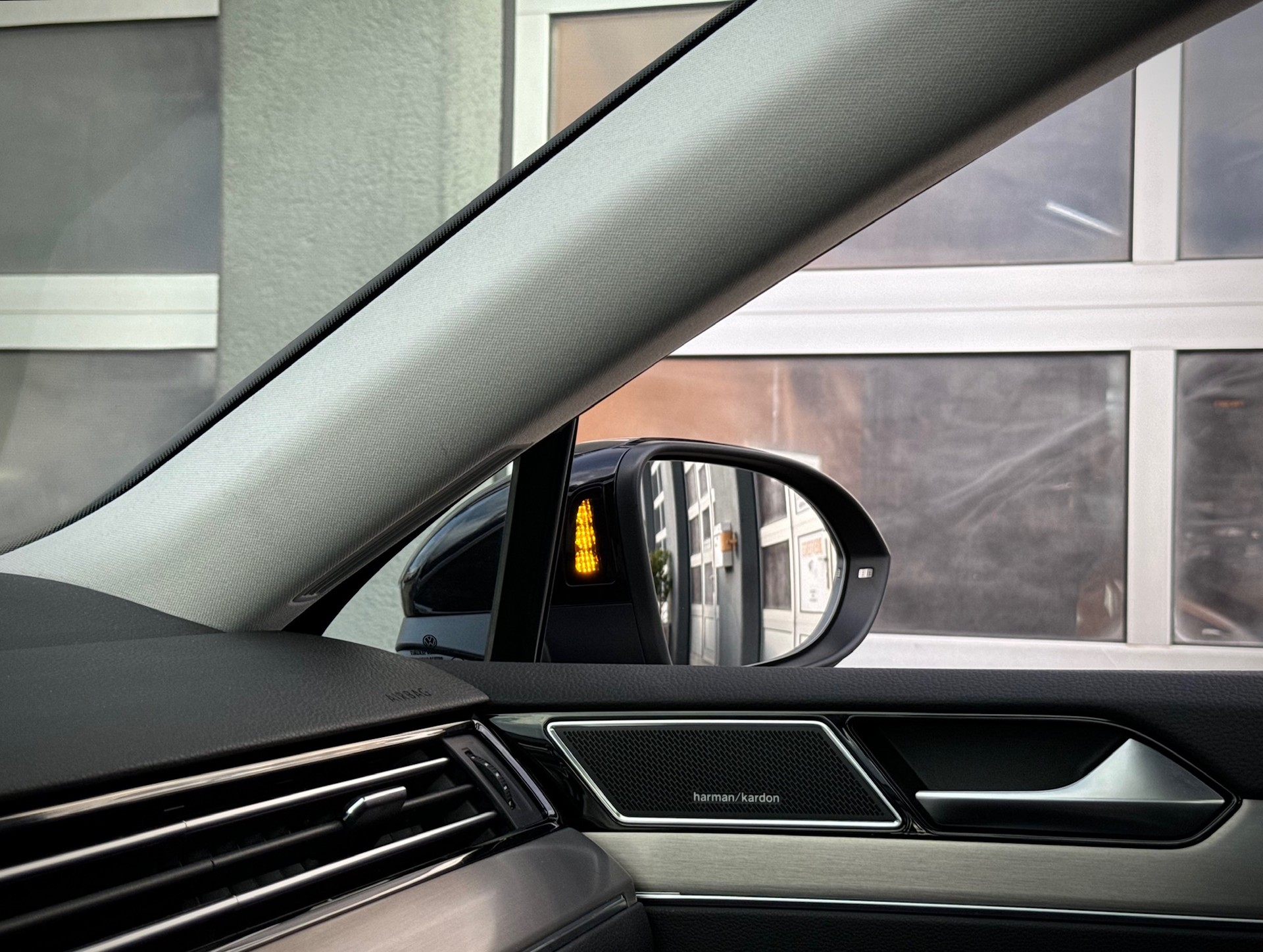 VW Passat Variant 2.0 TSI Elegance R-Line 4Motion DSG - Véhicule Suisse (CH)-image-13
