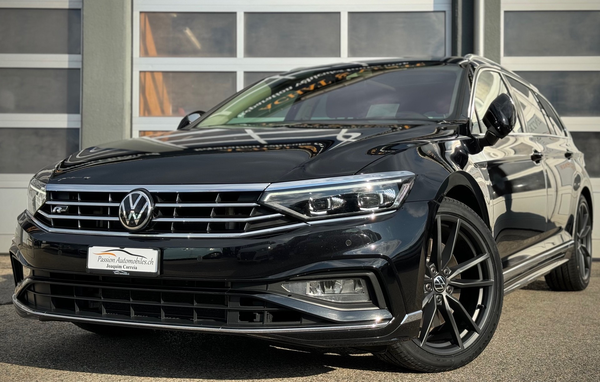 VW Passat Variant 2.0 TSI Elegance R-Line 4Motion DSG - Véhicule Suisse (CH)-image-0