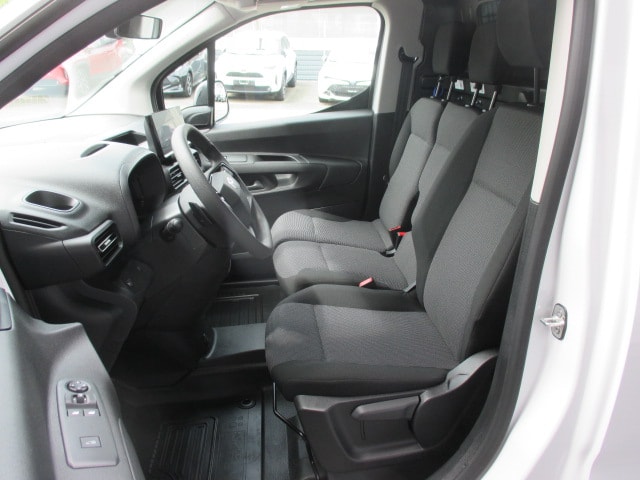 TOYOTA Proace City Van EV 50 kWh Active Medium-image-8