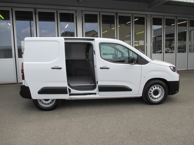 TOYOTA Proace City Van EV 50 kWh Active Medium-image-2