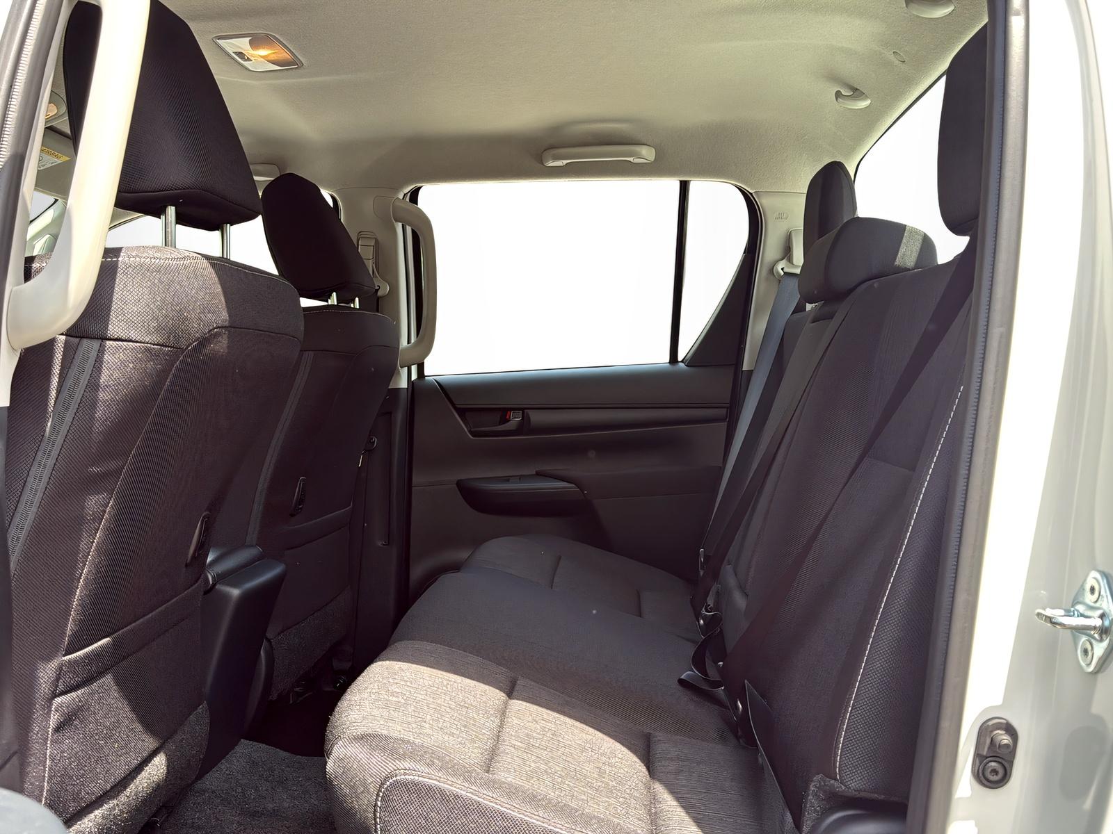 TOYOTA Hilux Double Cab.-Pick-up 2.8 D-4D 204 Comfort-image-11