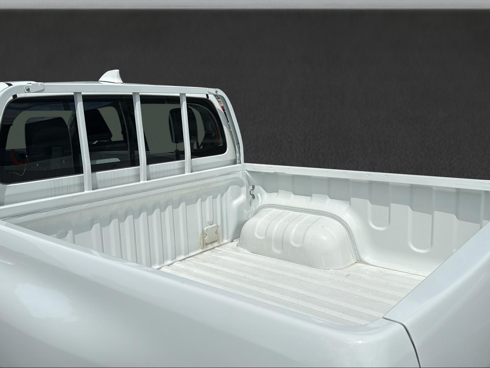 TOYOTA Hilux Double Cab.-Pick-up 2.8 D-4D 204 Comfort-image-7