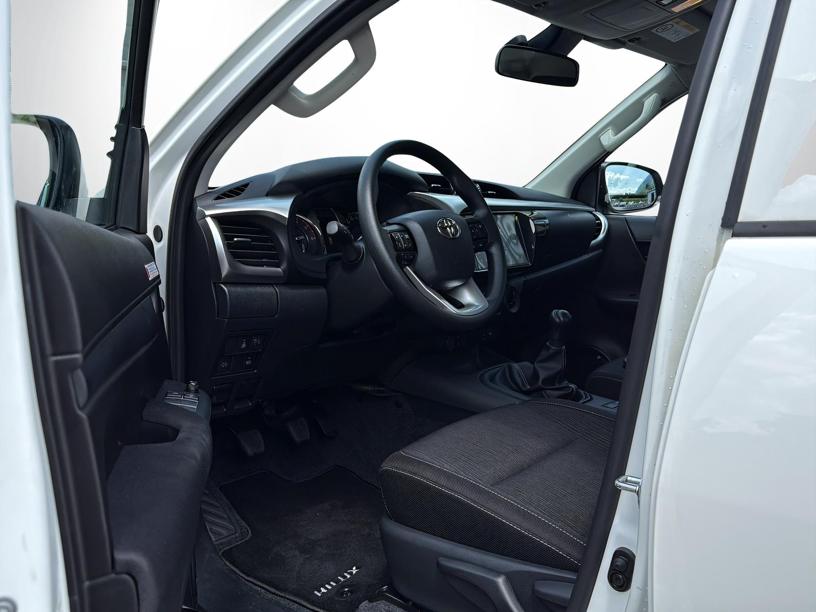 TOYOTA Hilux Double Cab.-Pick-up 2.8 D-4D 204 Comfort-image-8
