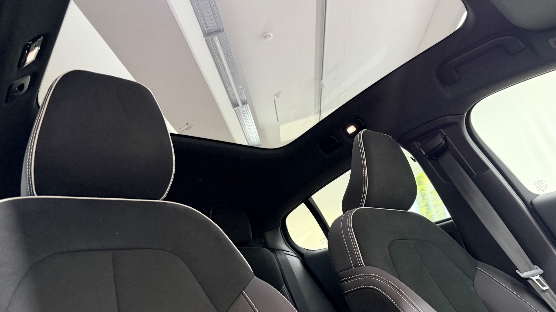 VOLVO EC40 Twin XCENTRIC Black Editi-image-14