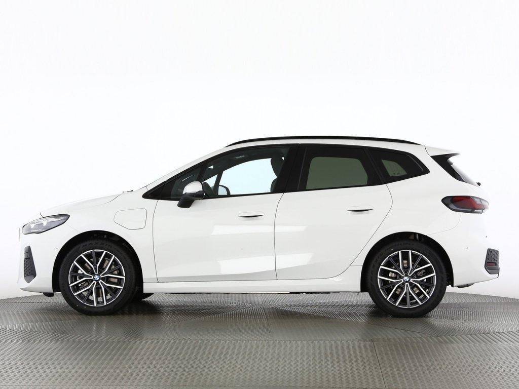 BMW 230e xDrive Active Tourer-image-2