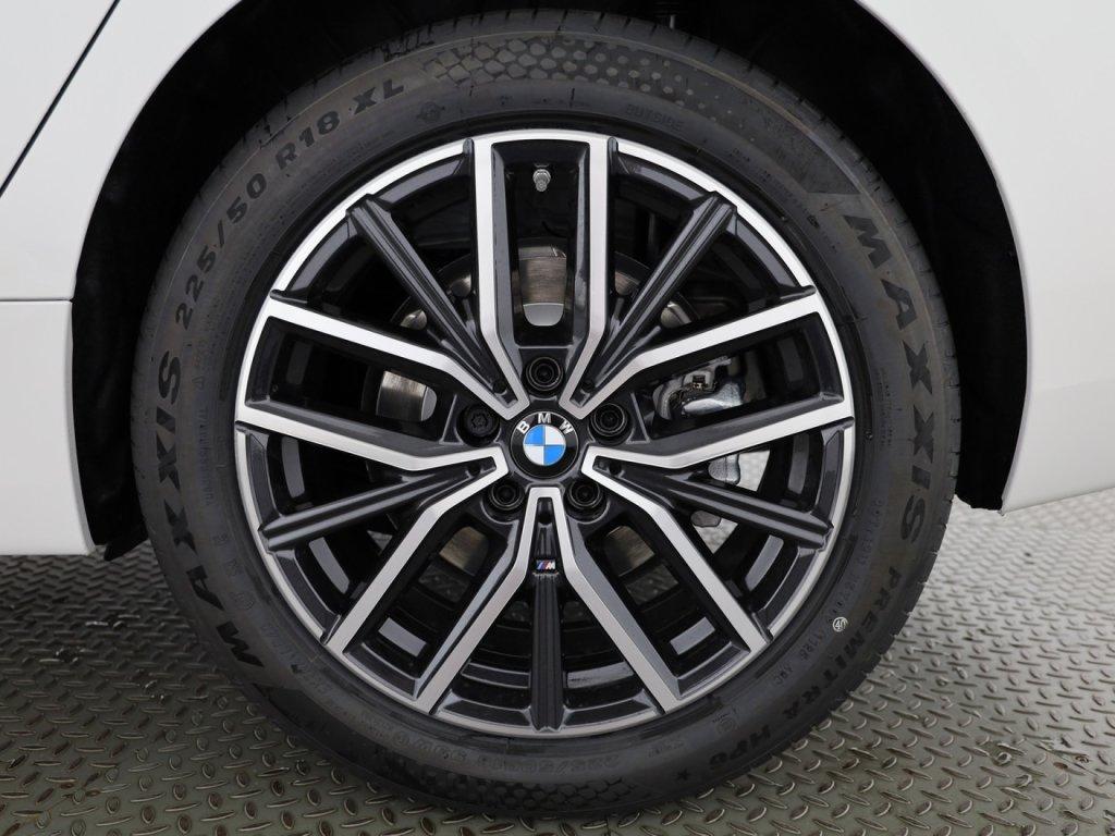 BMW 230e xDrive Active Tourer-image-5