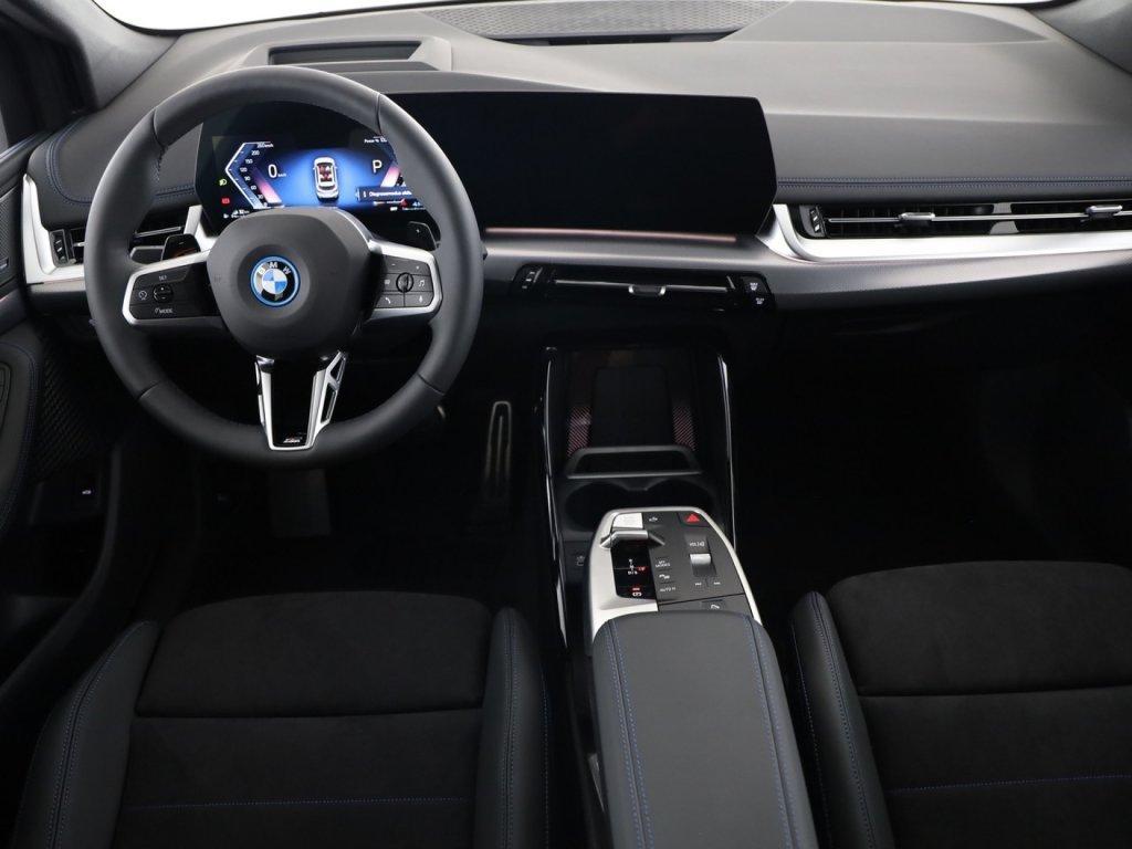 BMW 230e xDrive Active Tourer-image-6