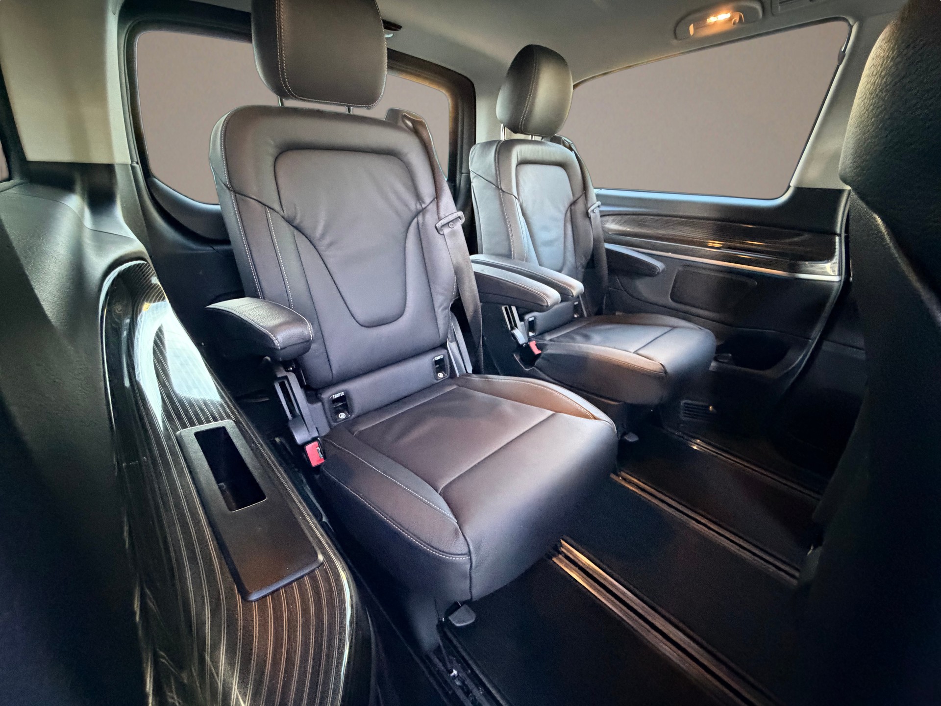 MERCEDES-BENZ V 300 d lang Avantgarde 4Matic 9G-Tronic-image-10