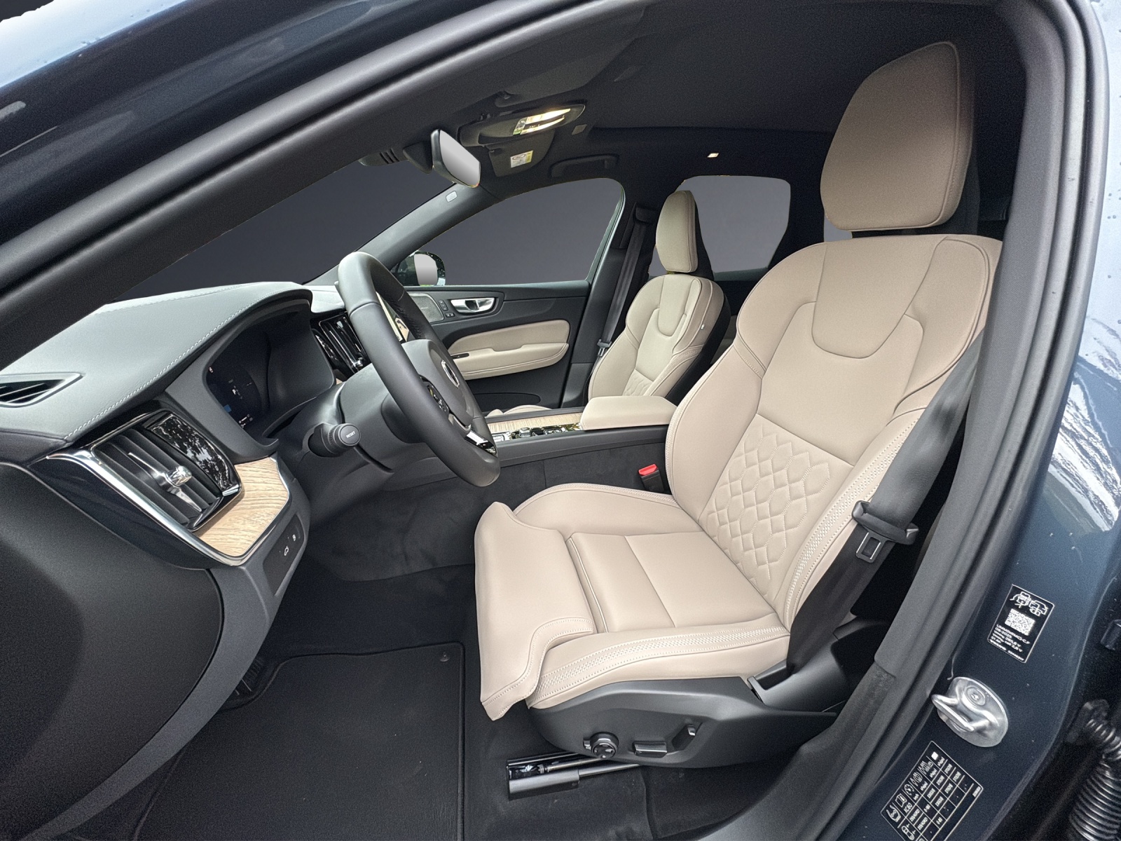 VOLVO XC60 T6 eAWD PluginHybrid Ultra Dark Geartronic-image-14