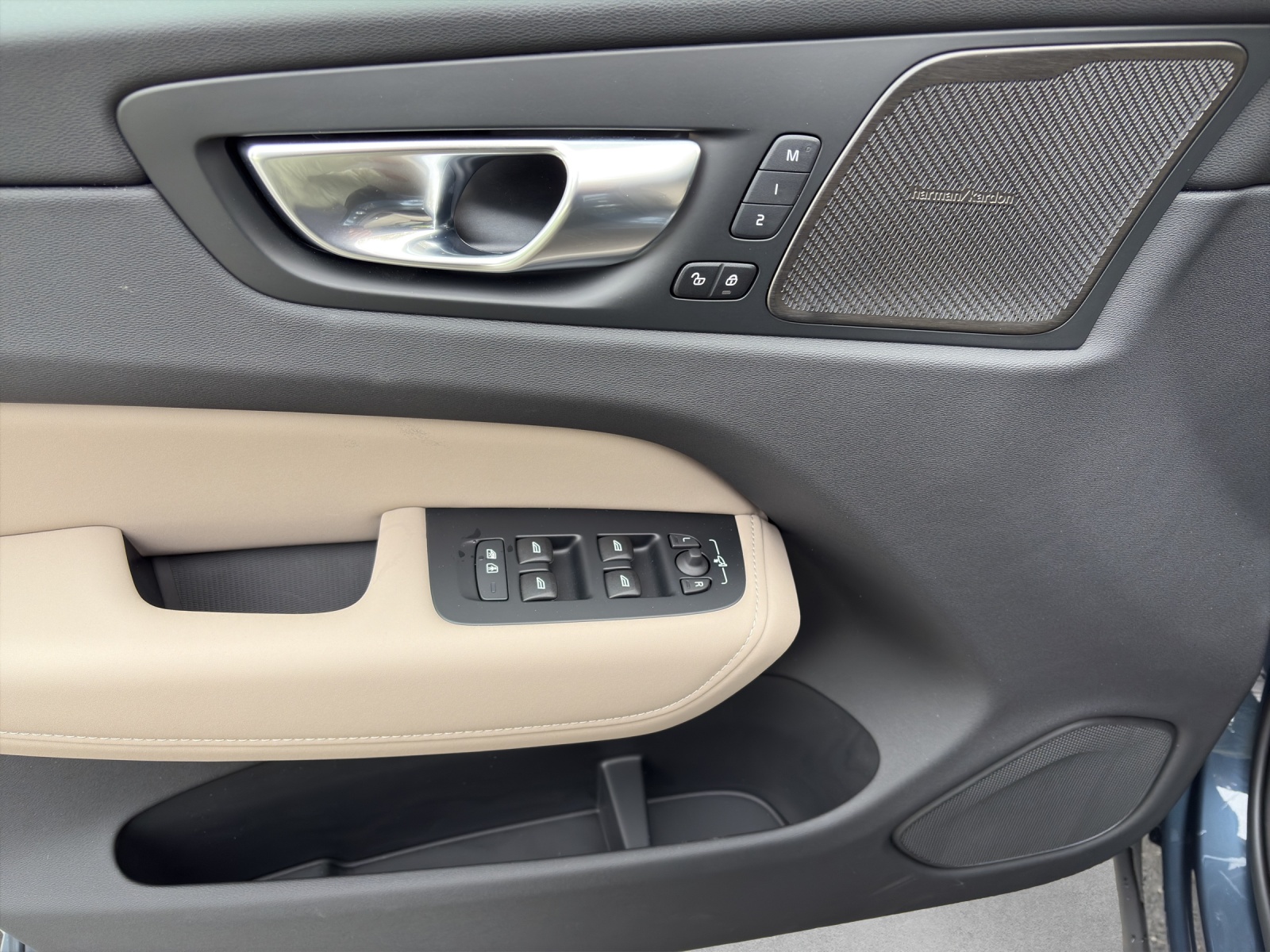 VOLVO XC60 T6 eAWD PluginHybrid Ultra Dark Geartronic-image-9