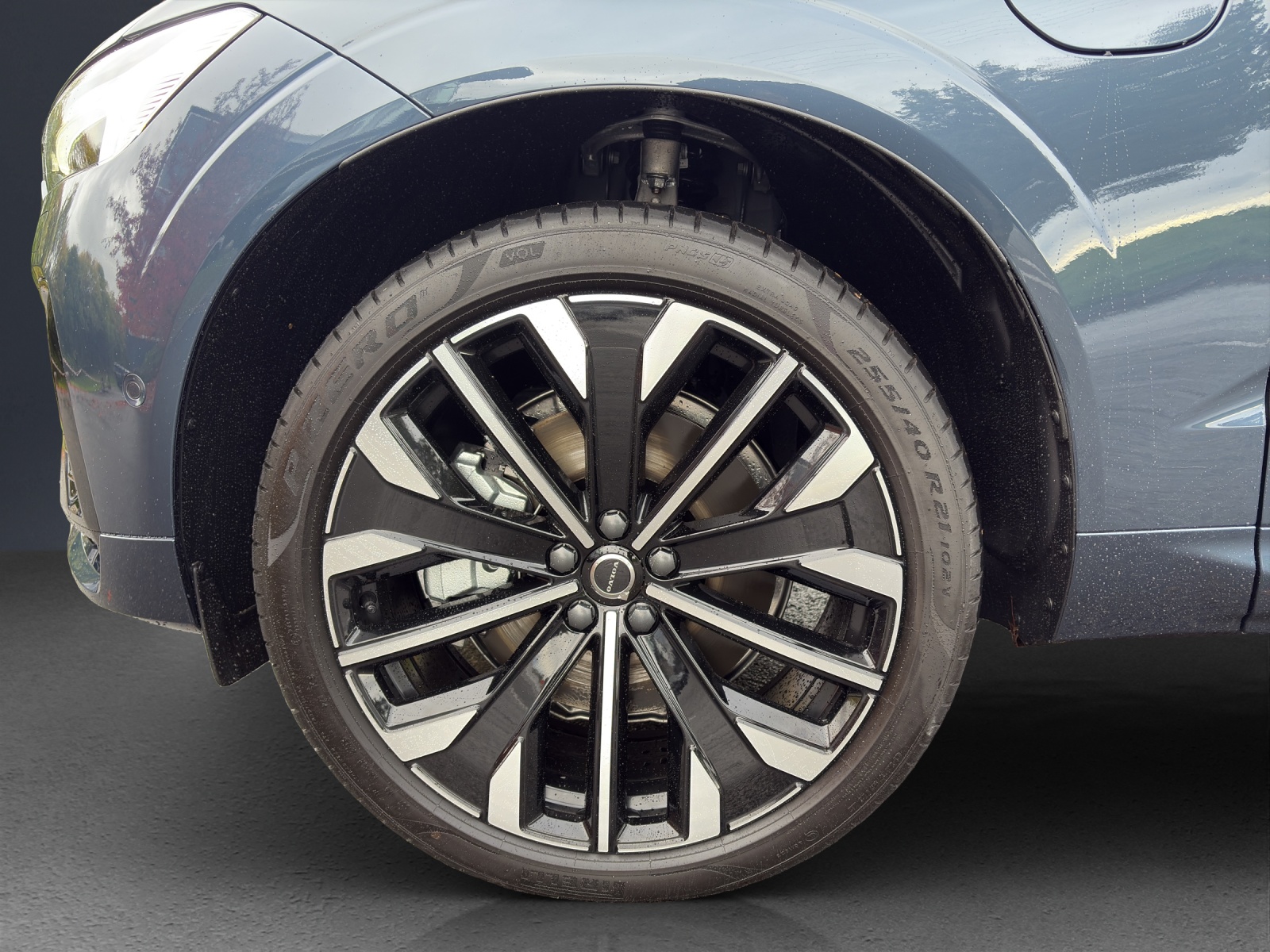 VOLVO XC60 T6 eAWD PluginHybrid Ultra Dark Geartronic-image-4