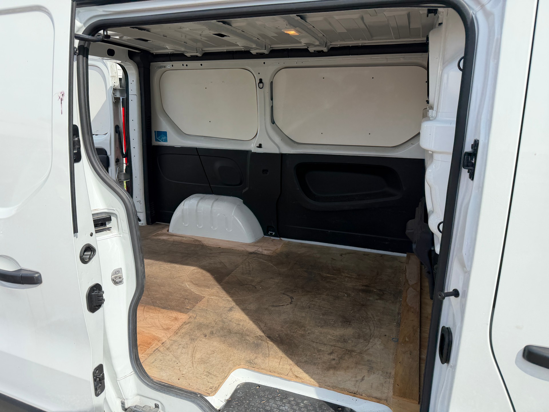 RENAULT Trafic 2.0 Energy dCi 120 3.0t Business L1H1-image-13