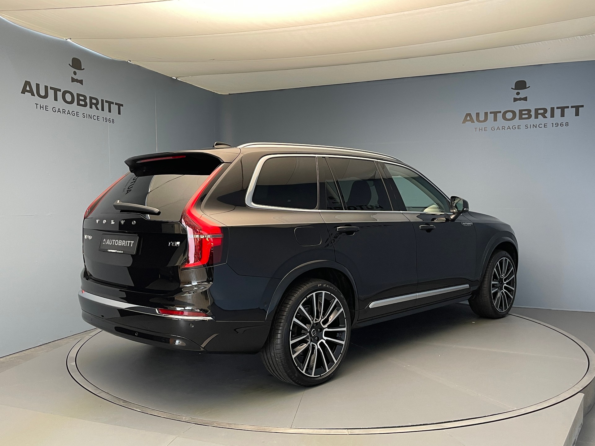 VOLVO XC90 2.0 T8 TE Ultra Bright eAWD-showroom-element-3