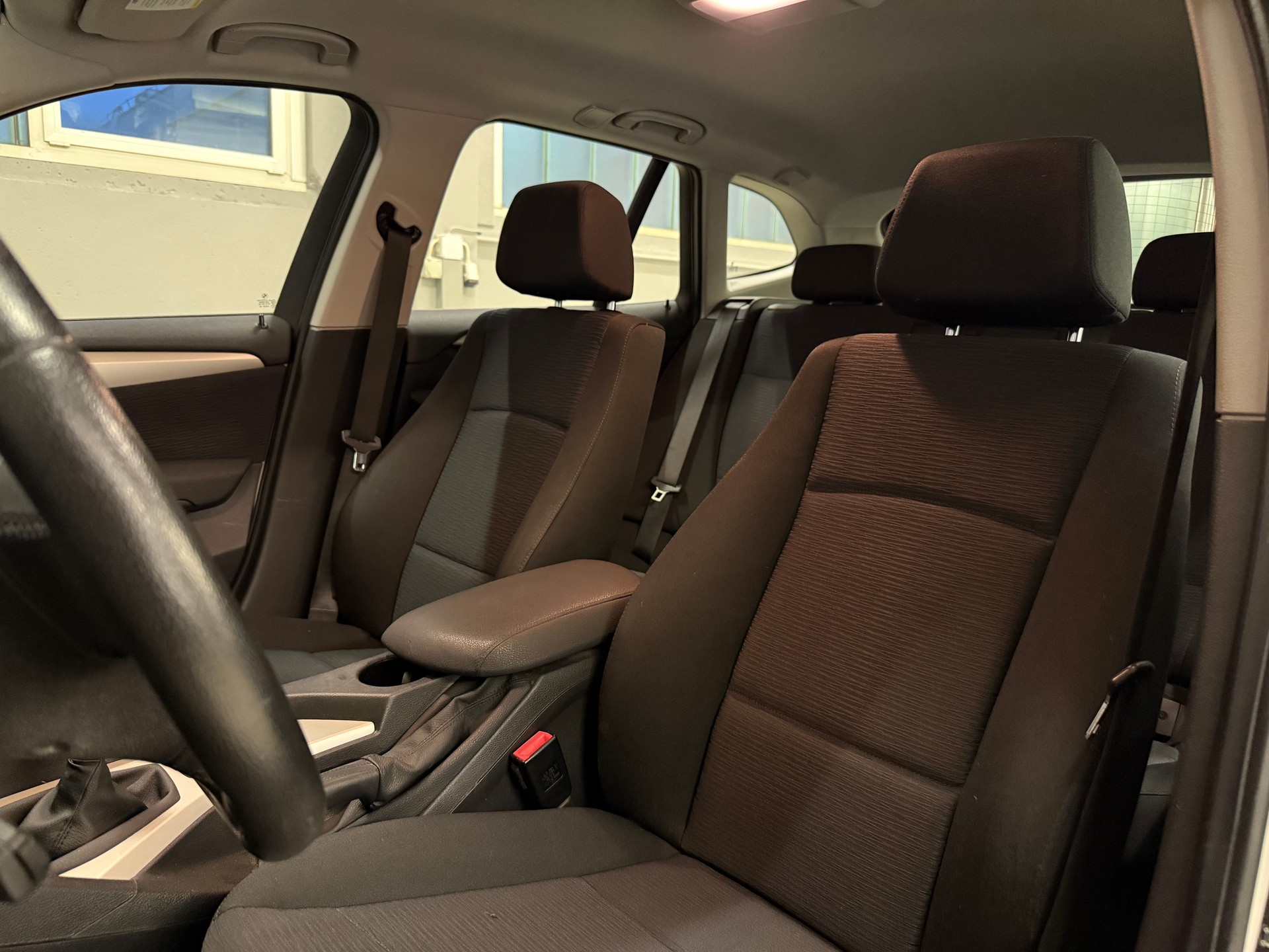 BMW X1 xDrive 18d-image-12