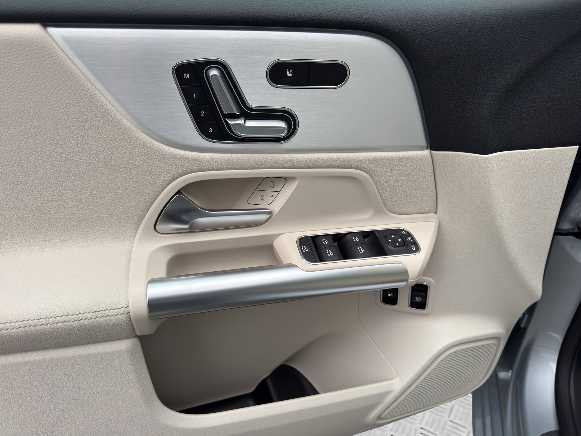 MERCEDES-BENZ B 250 e 8G-DCT-image-9