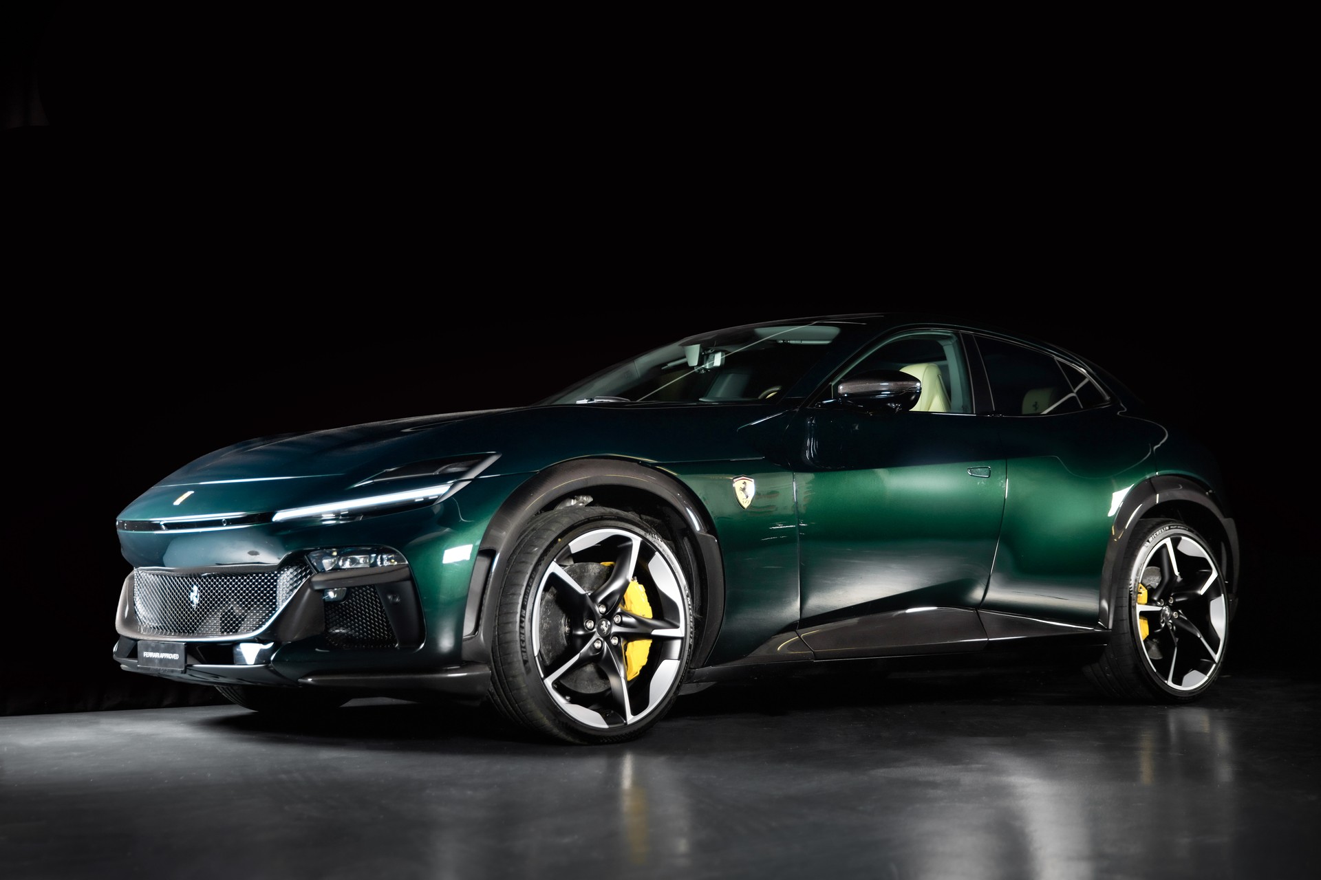 FERRARI Purosangue 6.5 V12 in Verde Zeltweg-showroom-element-1