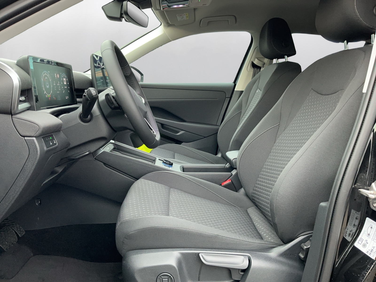 VW T-Roc 1.5 eTSI mHEV Life DSG-image-9