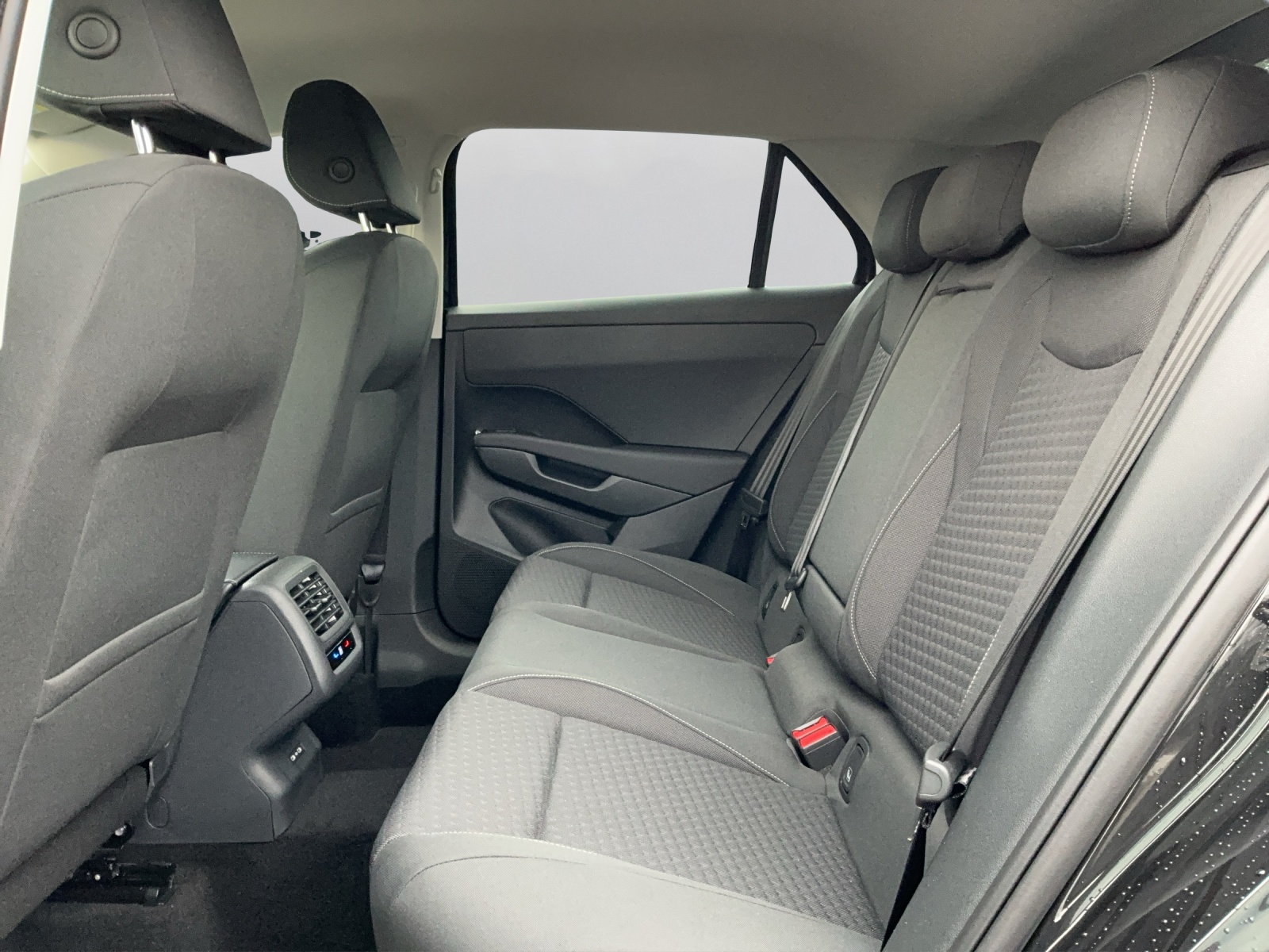 VW T-Roc 1.5 eTSI mHEV Life DSG-image-10