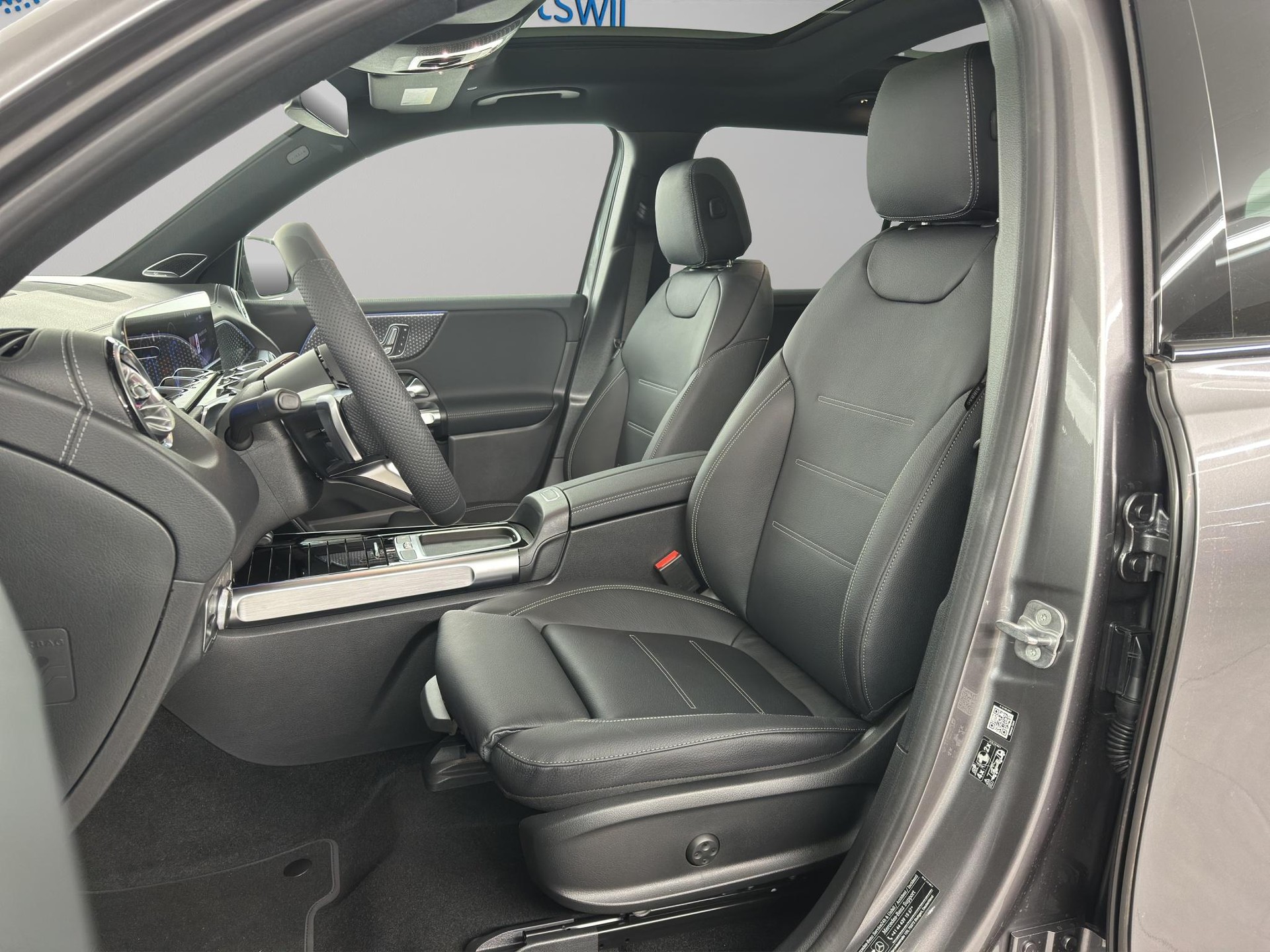 MERCEDES-BENZ EQB 350 Excellence AMG Line 4matic-image-5
