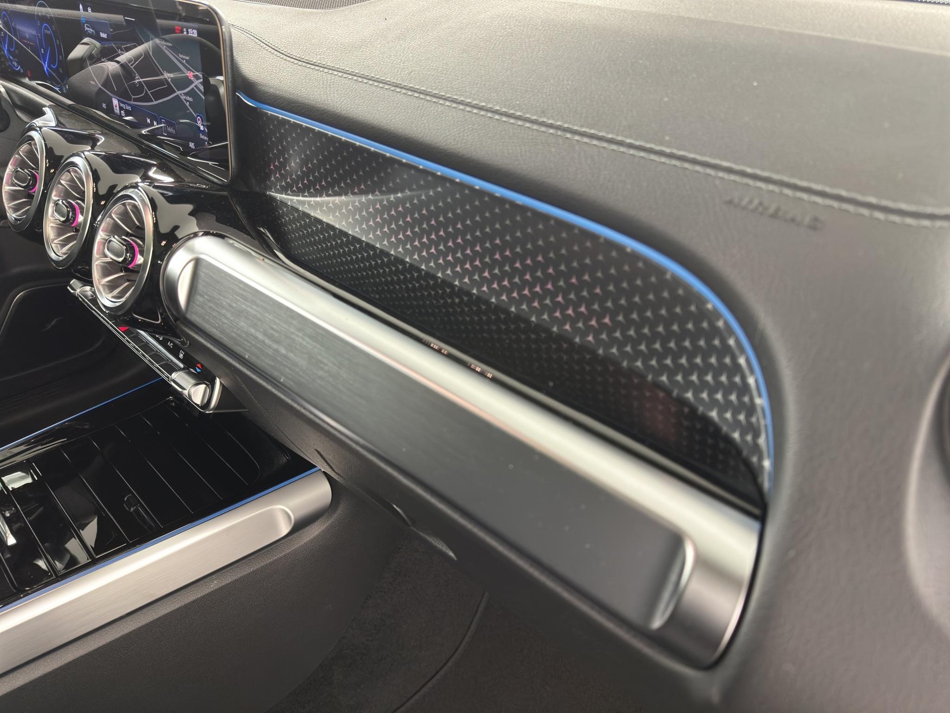 MERCEDES-BENZ EQB 350 Excellence AMG Line 4matic-image-11
