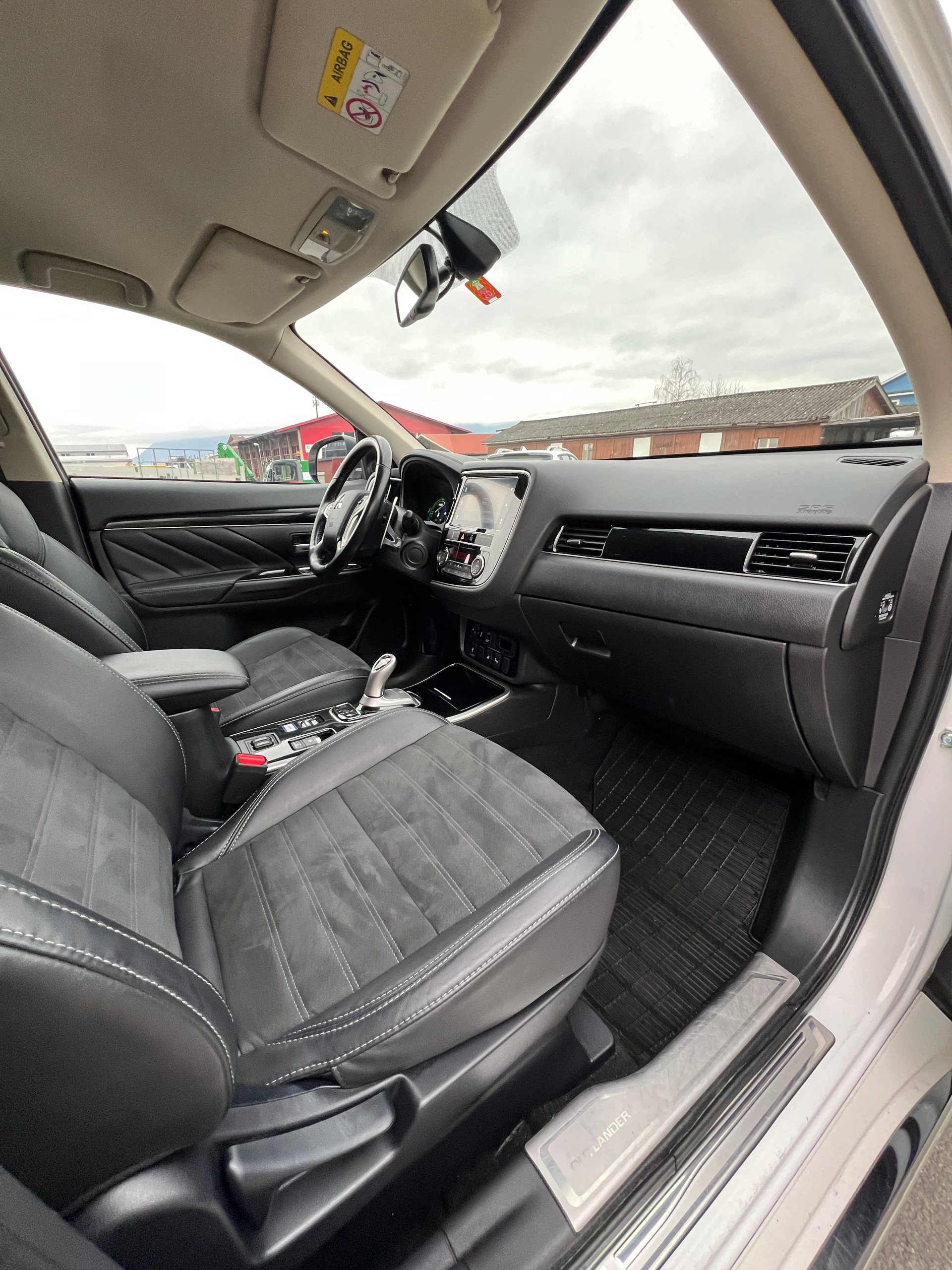MITSUBISHI Outlander 2.4 PHEV Style 4WD Automatic (CHF 256.15/Monat)-image-11