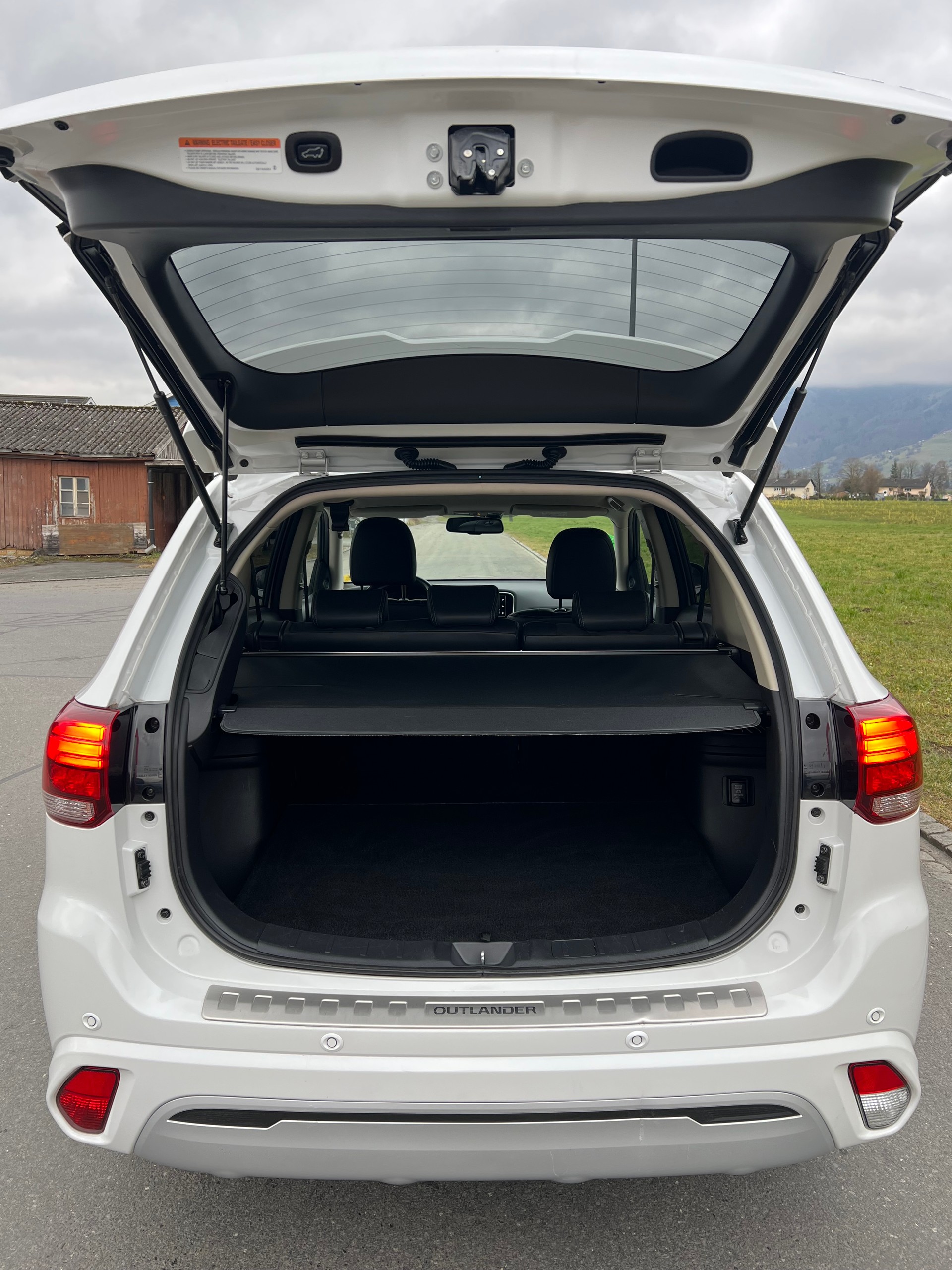 MITSUBISHI Outlander 2.4 PHEV Style 4WD Automatic (CHF 256.15/Monat)-image-5
