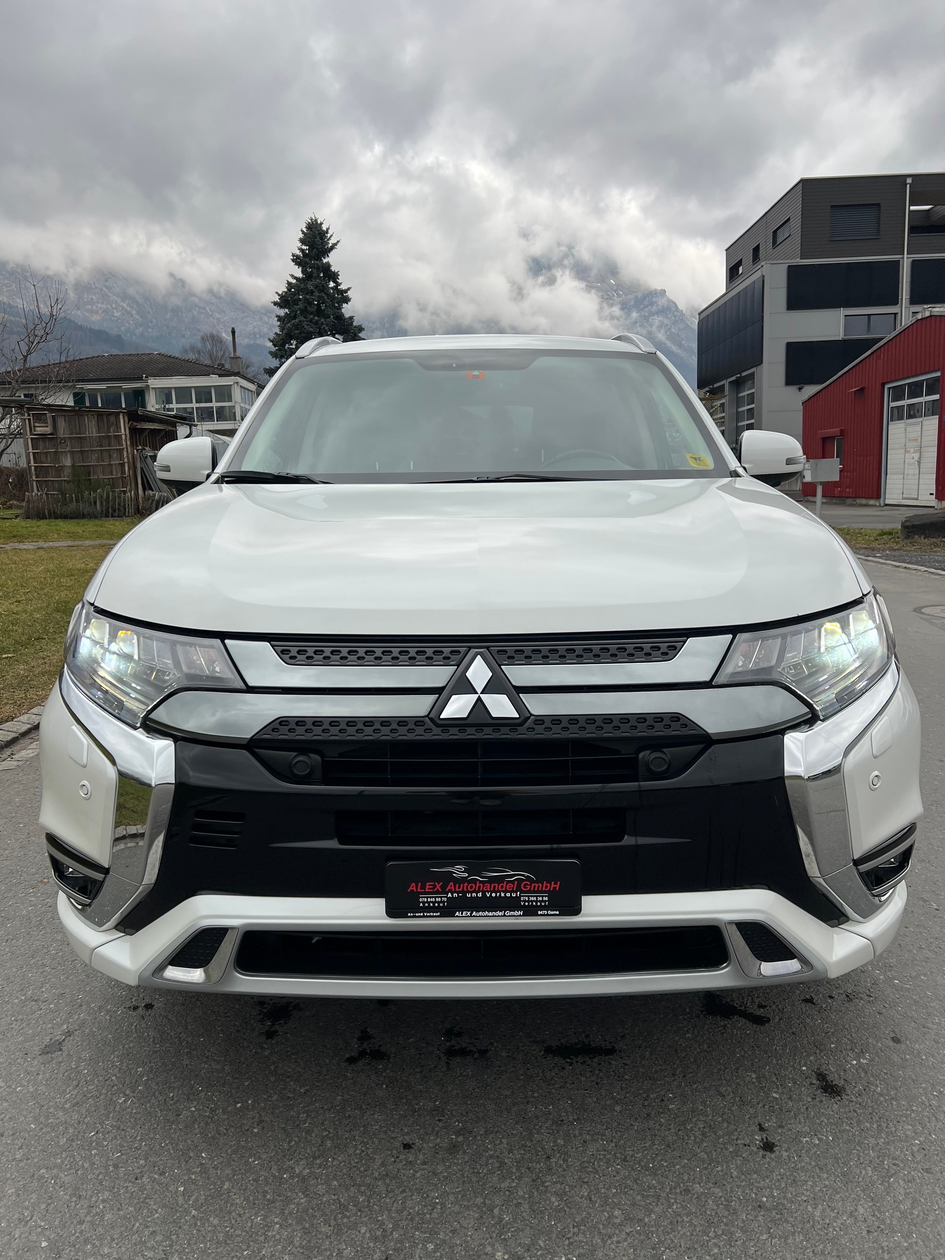MITSUBISHI Outlander 2.4 PHEV Style 4WD Automatic (CHF 256.15/Monat)-image-1