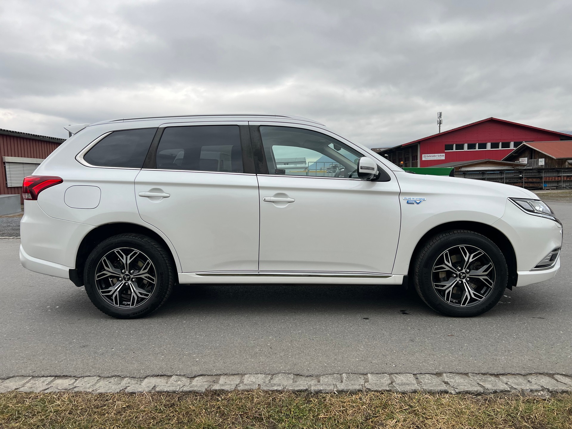MITSUBISHI Outlander 2.4 PHEV Style 4WD Automatic (CHF 256.15/Monat)-image-7