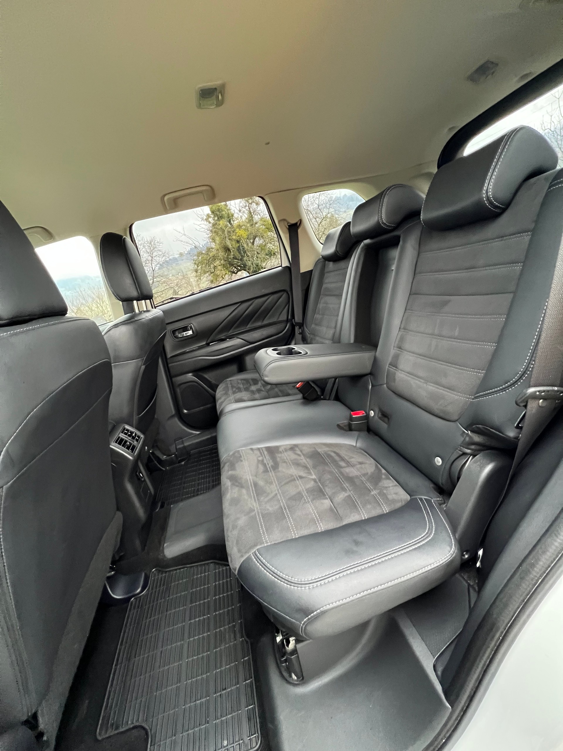 MITSUBISHI Outlander 2.4 PHEV Style 4WD Automatic (CHF 256.15/Monat)-image-10