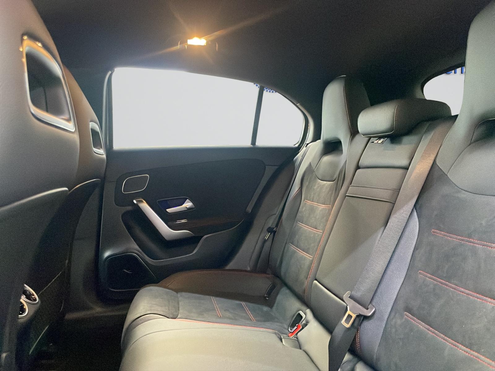 MERCEDES-BENZ A 250 e EQ Star AMG Line-image-7