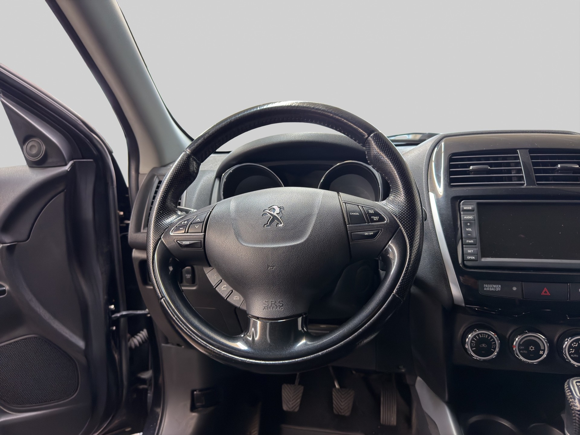 PEUGEOT 4008 1.8 HDi Allure 4WD-image-9