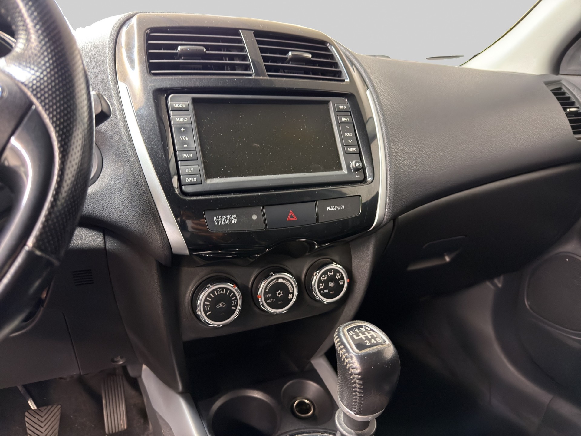 PEUGEOT 4008 1.8 HDi Allure 4WD-image-11