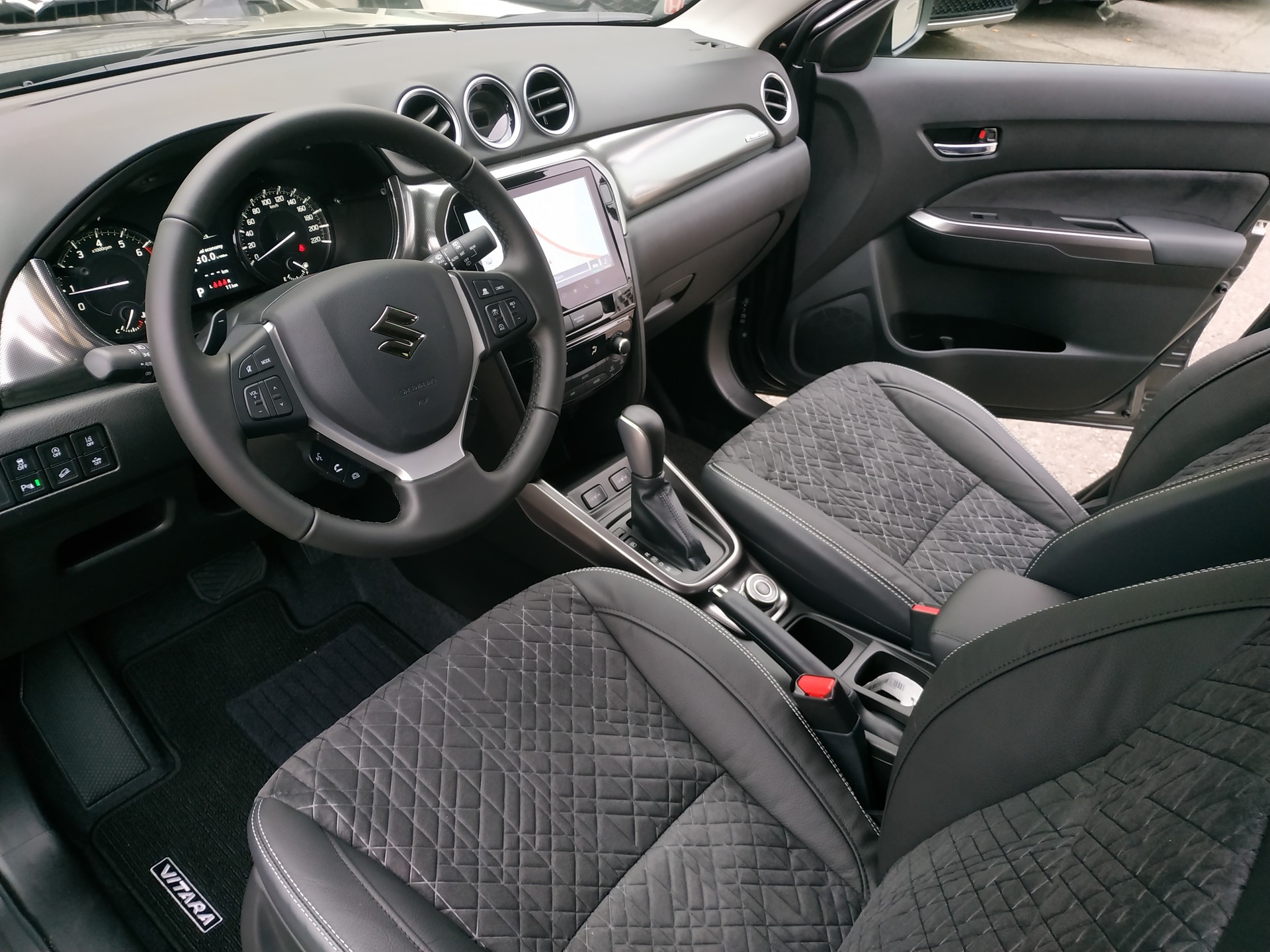 SUZUKI Vitara 1.4 Boosterjet Compact Top 4x4 Hybrid Automatic-image-9