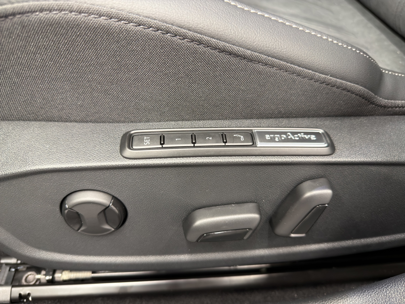VW Golf VIII 1.5 eTSI United DSG-image-13
