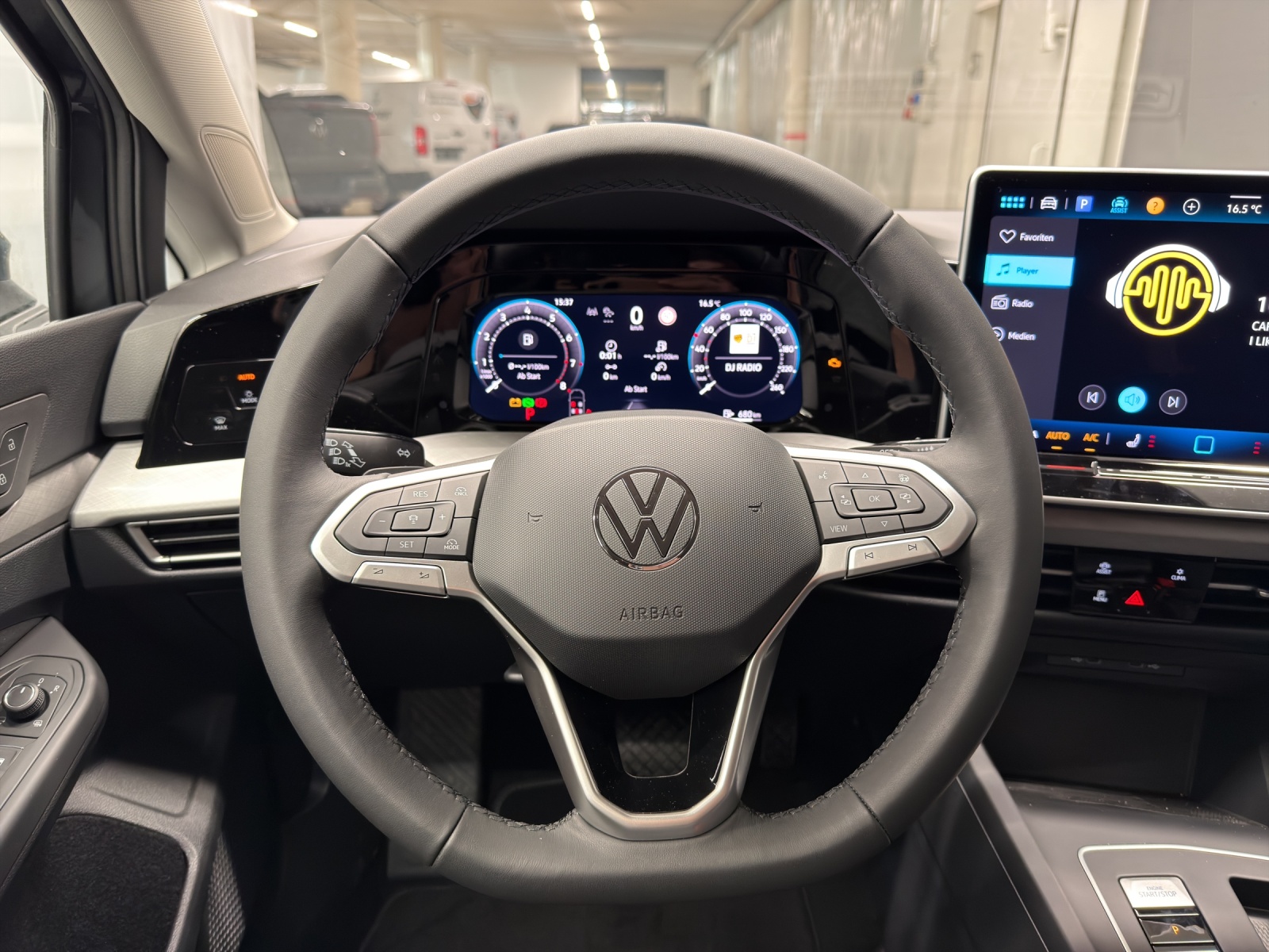 VW Golf VIII 1.5 eTSI United DSG-image-12